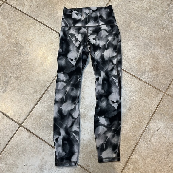 Lululemon Train Times 7/8 Leggings 4 Blush Blossom Alpine White Black Mesh - Picture 2 of 9